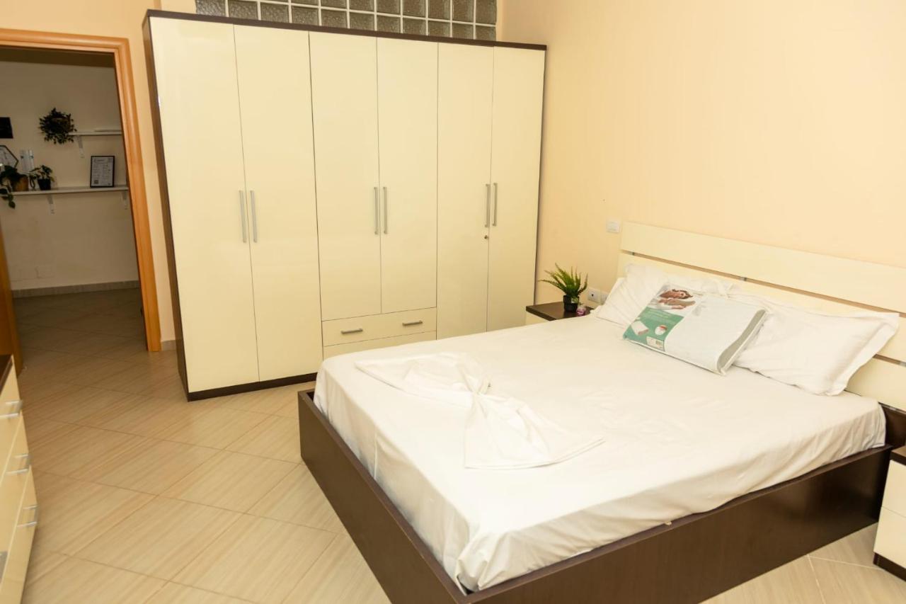 Bay Inn Apartment Sea Front Vlore Bagian luar foto