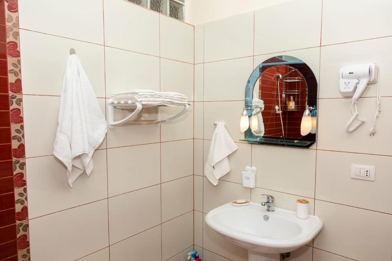 Bay Inn Apartment Sea Front Vlore Bagian luar foto